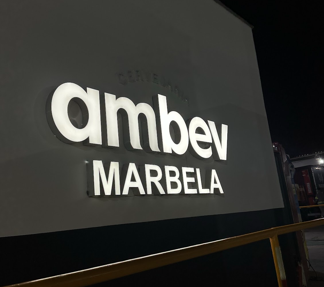 Letreiro Cervejaria Ambev Marbela iluminado