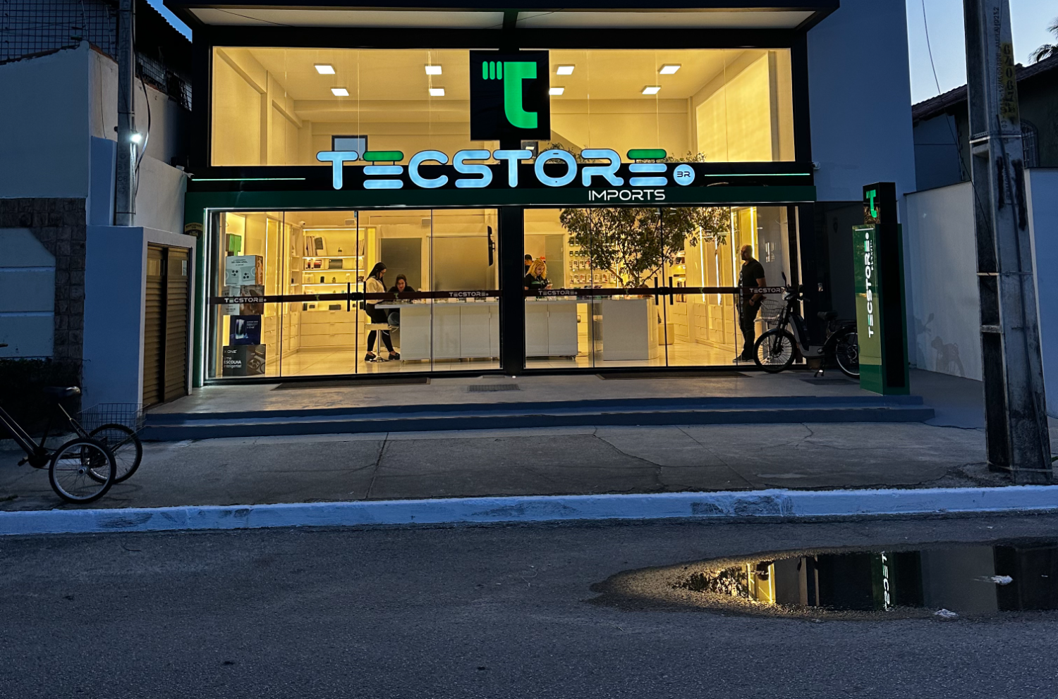 Fachada TecStore Imports